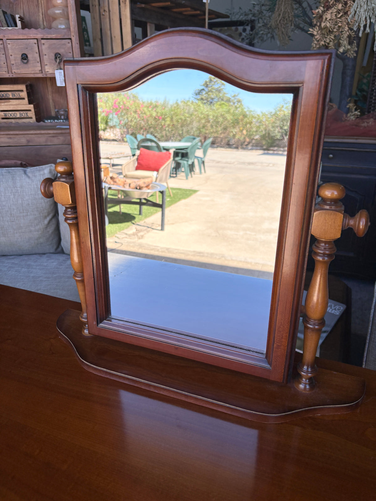 Swivel mirror