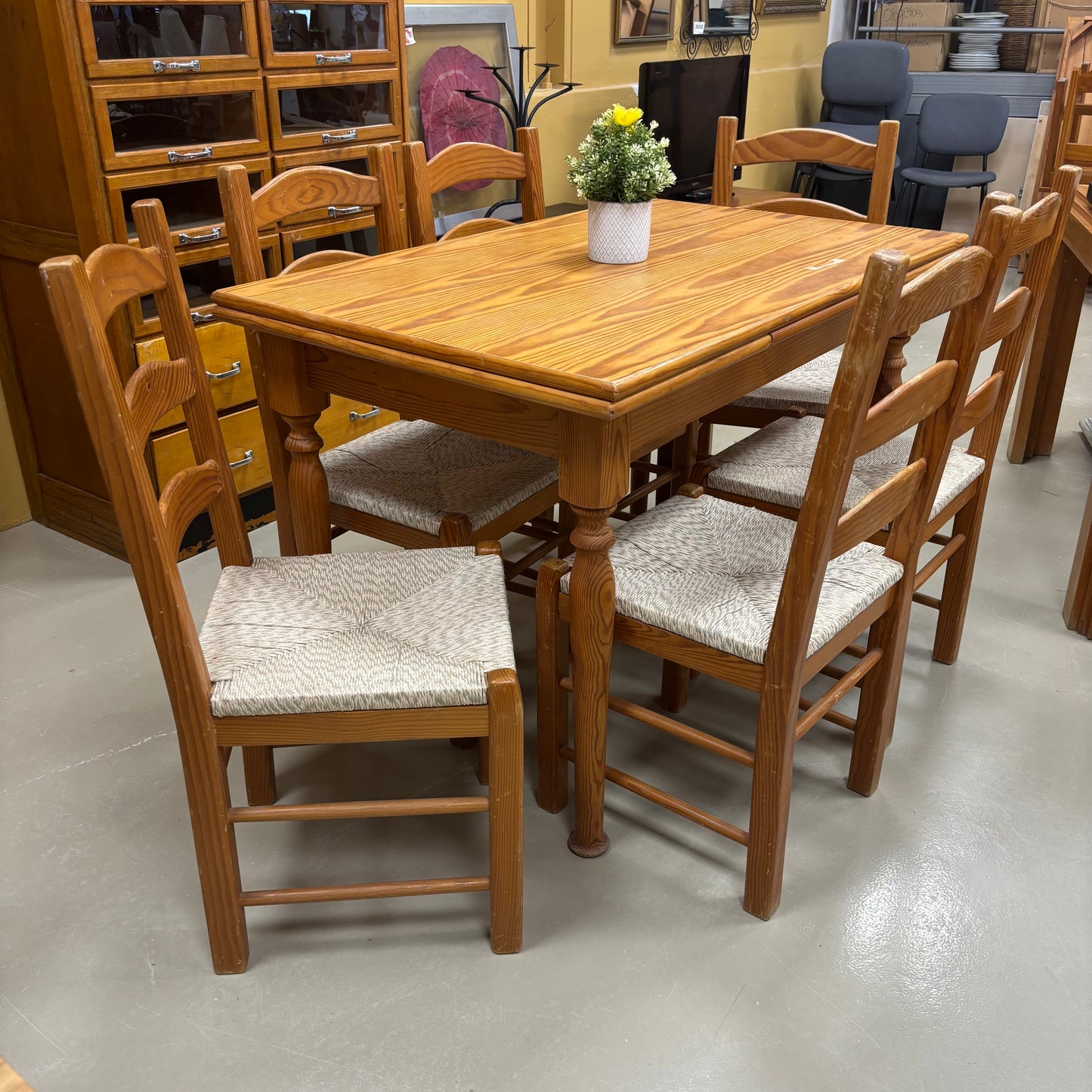 Table & Chairs