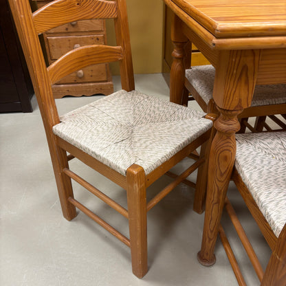 Table & Chairs