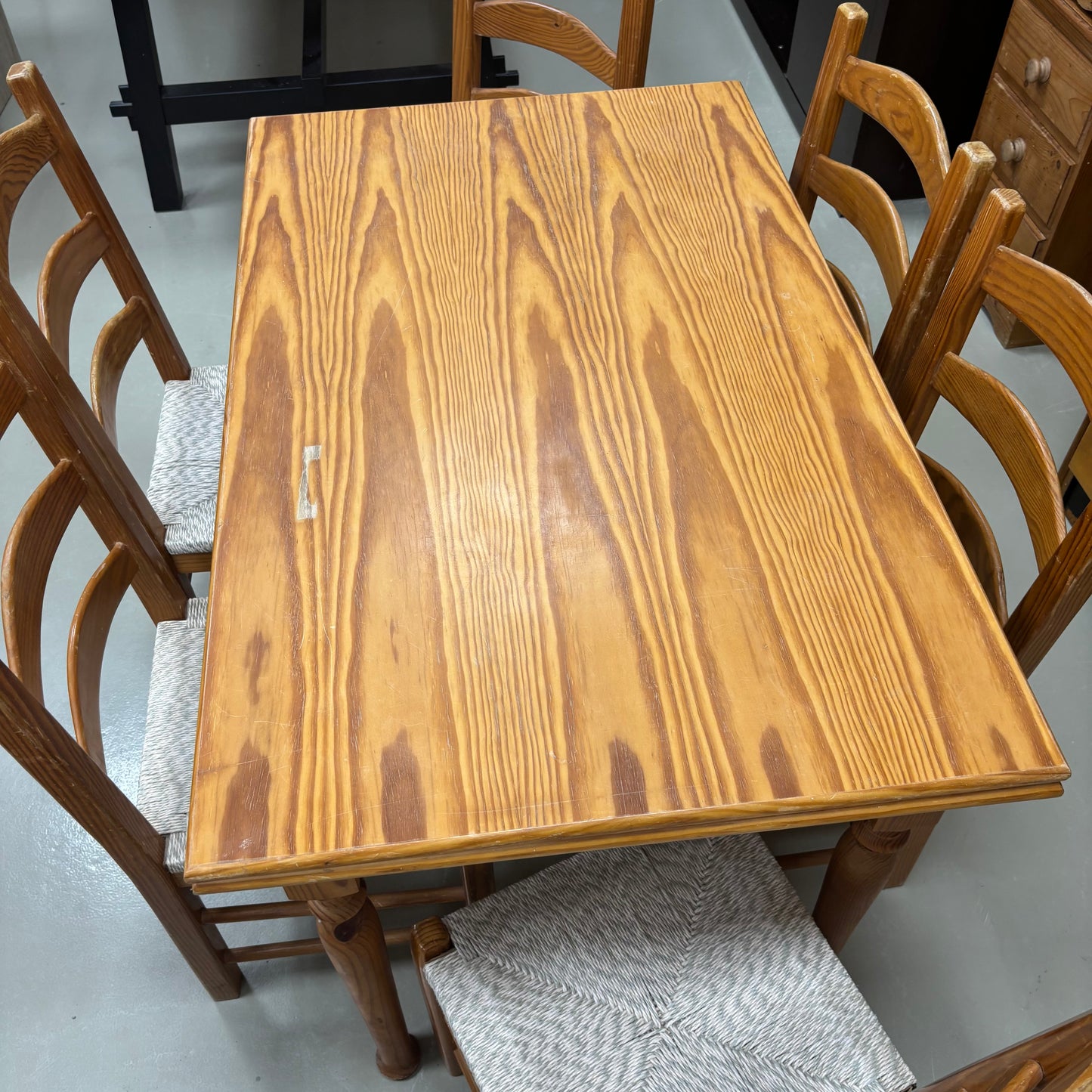 Table & Chairs