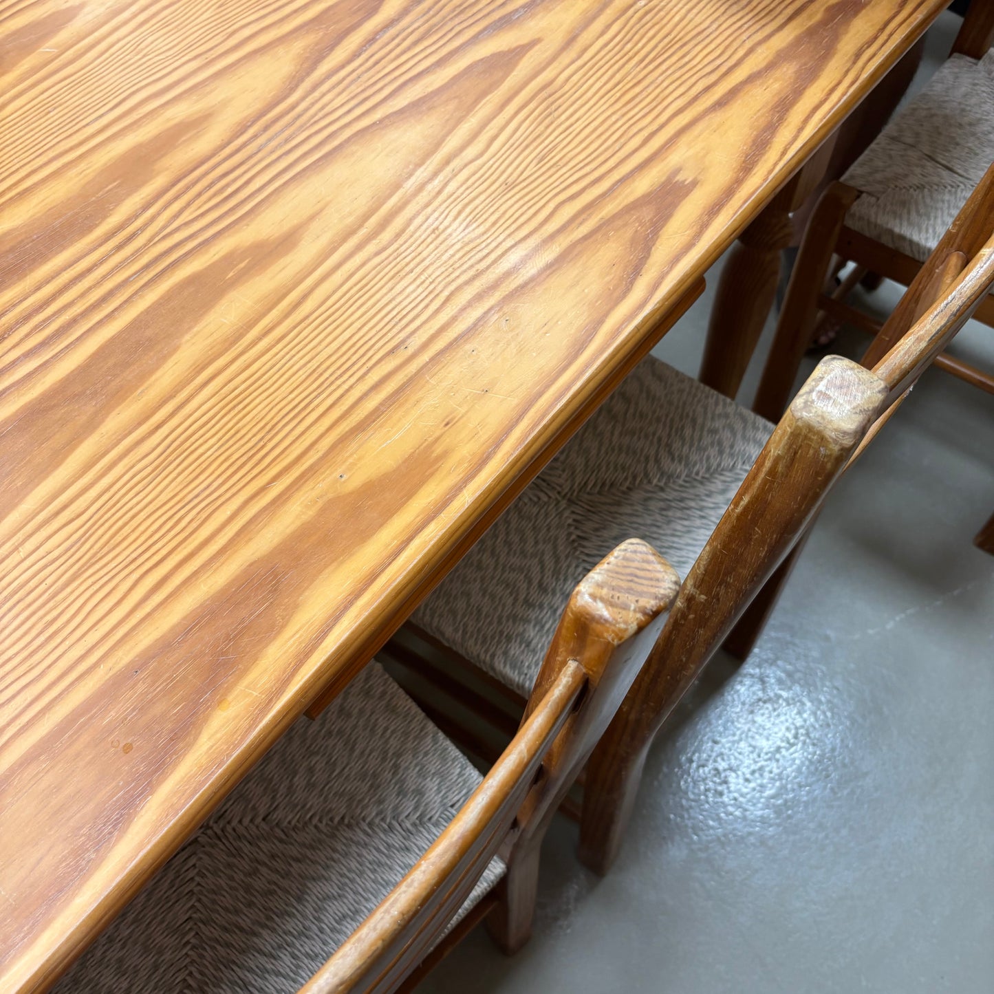 Table & Chairs