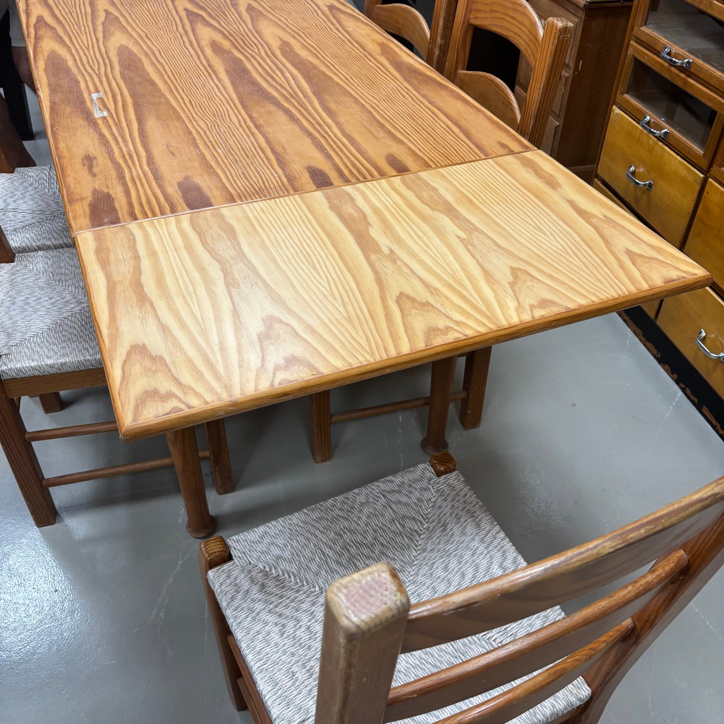 Table & Chairs