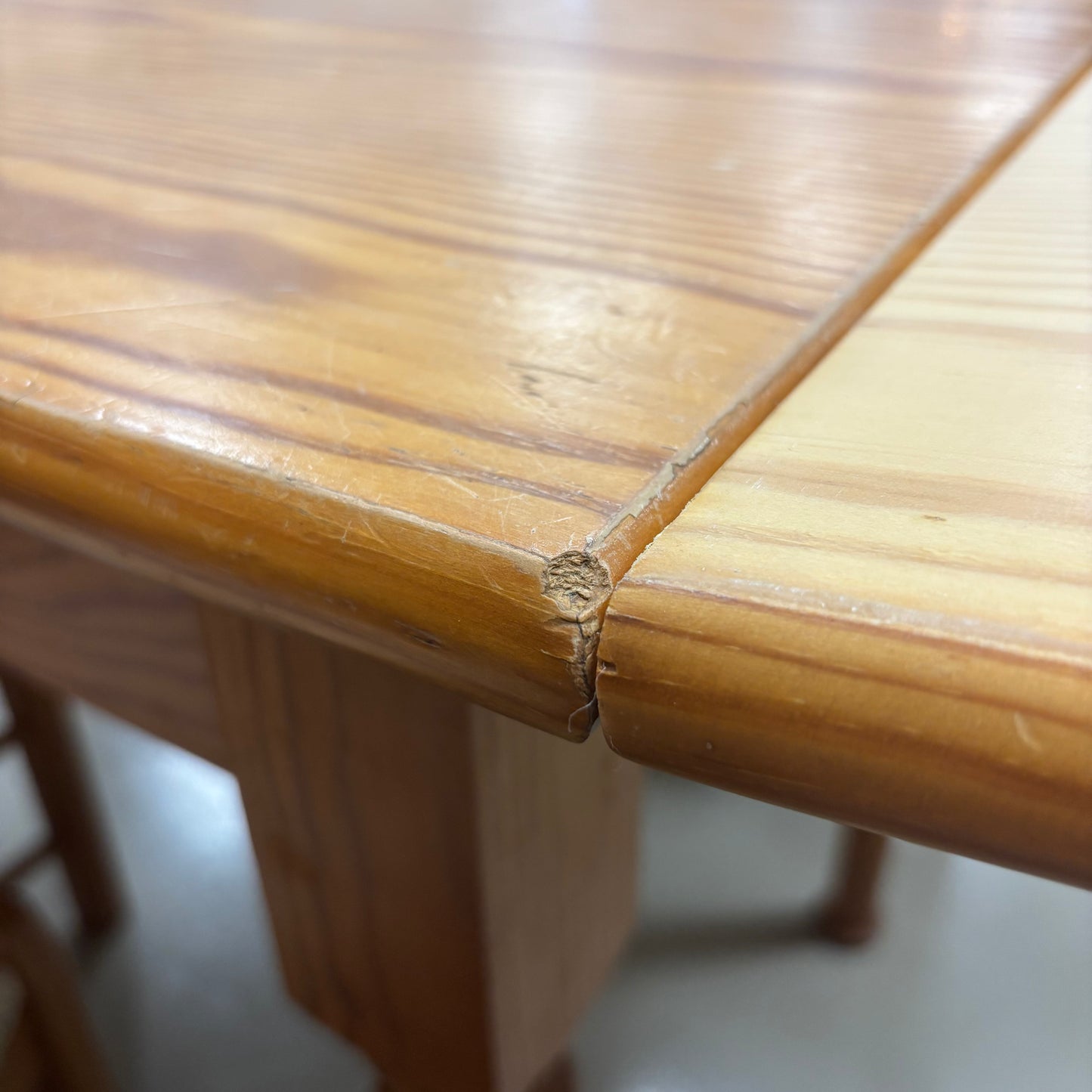 Table & Chairs