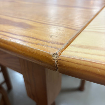 Table & Chairs