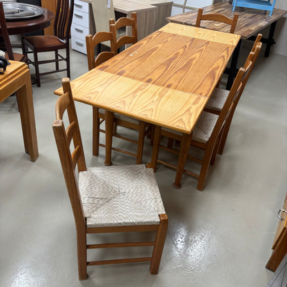 Table & Chairs