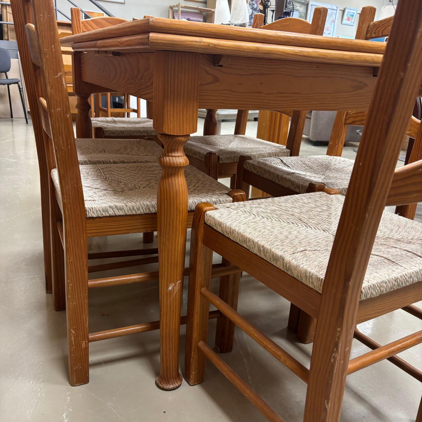 Table & Chairs