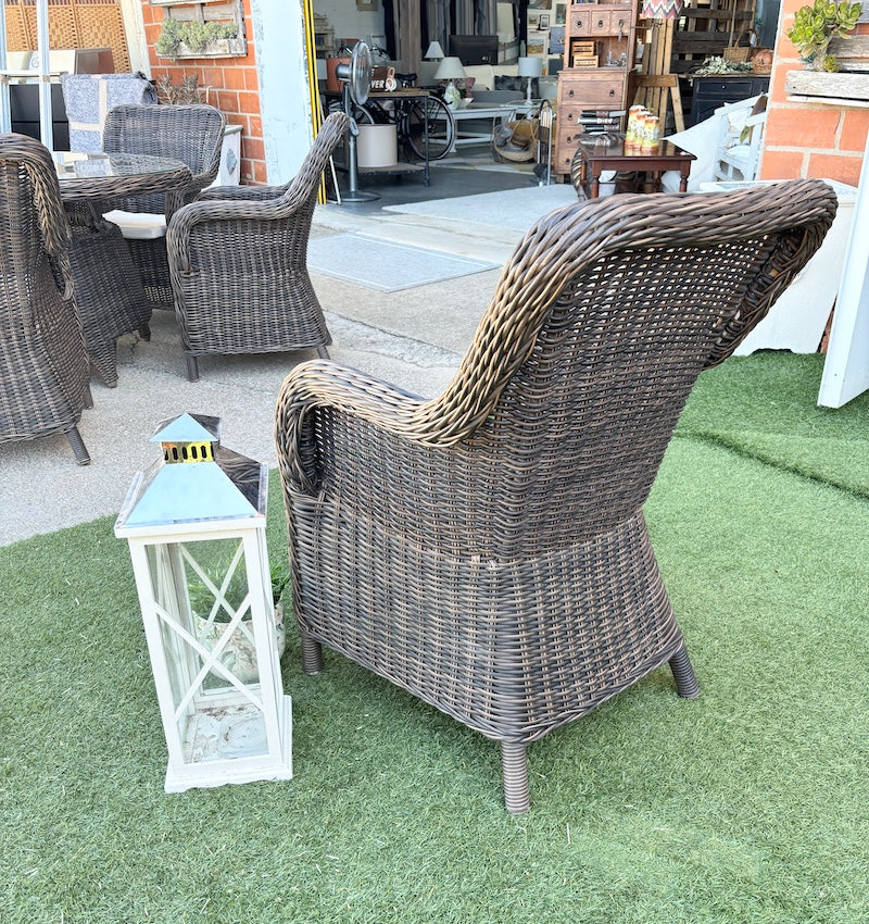 Table & Chairs