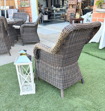 Table & Chairs