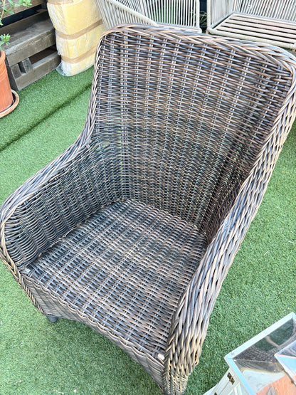 Table & Chairs