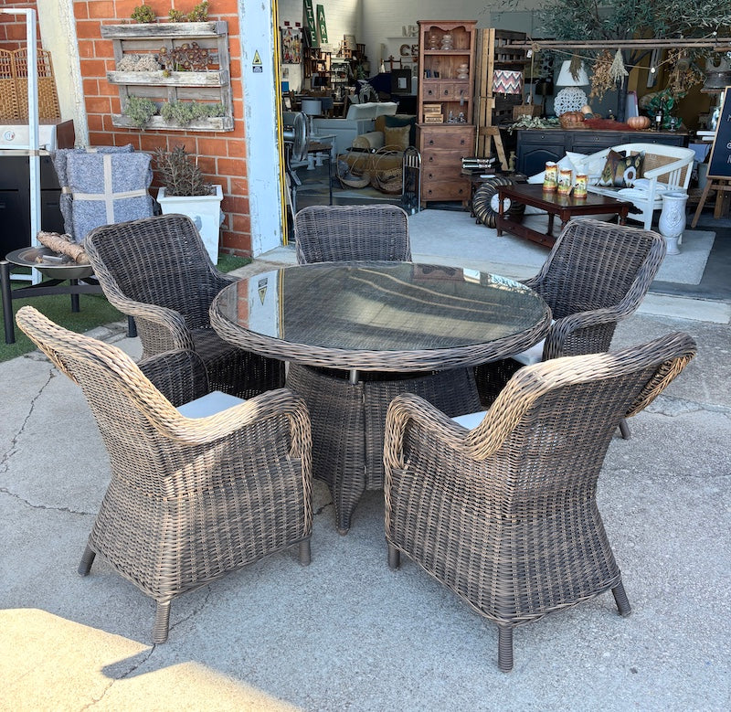 Table & Chairs