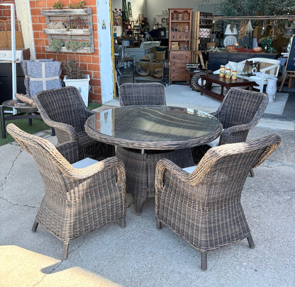 Table & Chairs