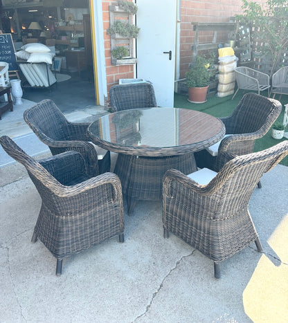 Table & Chairs