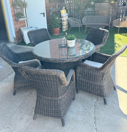 Table & Chairs