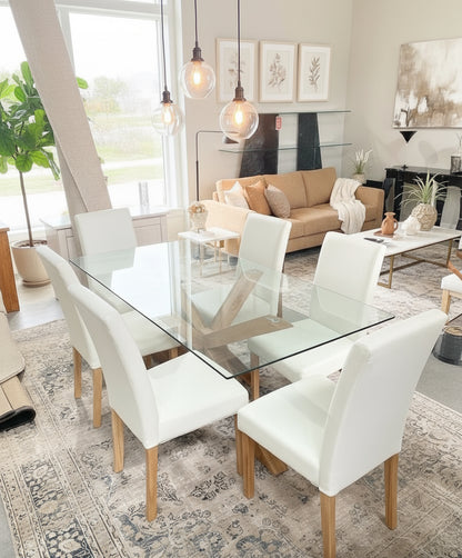 Mesa de jantar e cadeiras