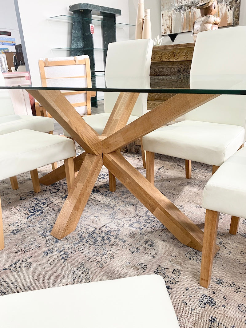 Mesa de jantar e cadeiras