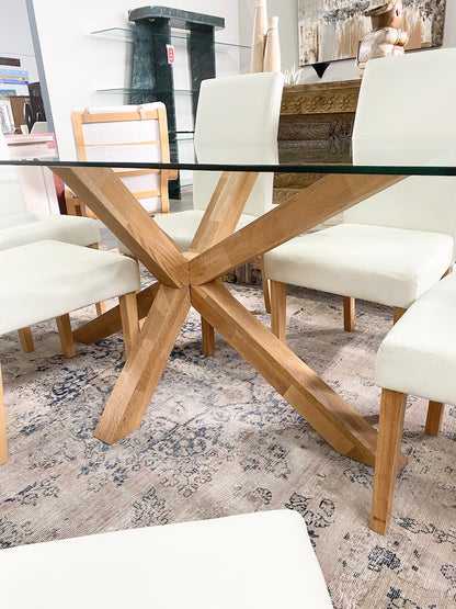 Mesa de jantar e cadeiras