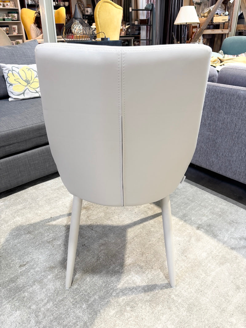 4 Chairs