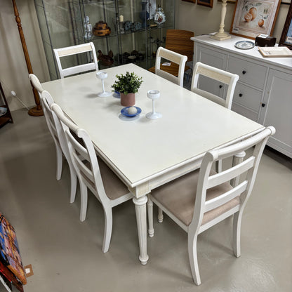 Table & Chairs
