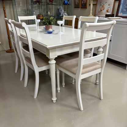 Table & Chairs
