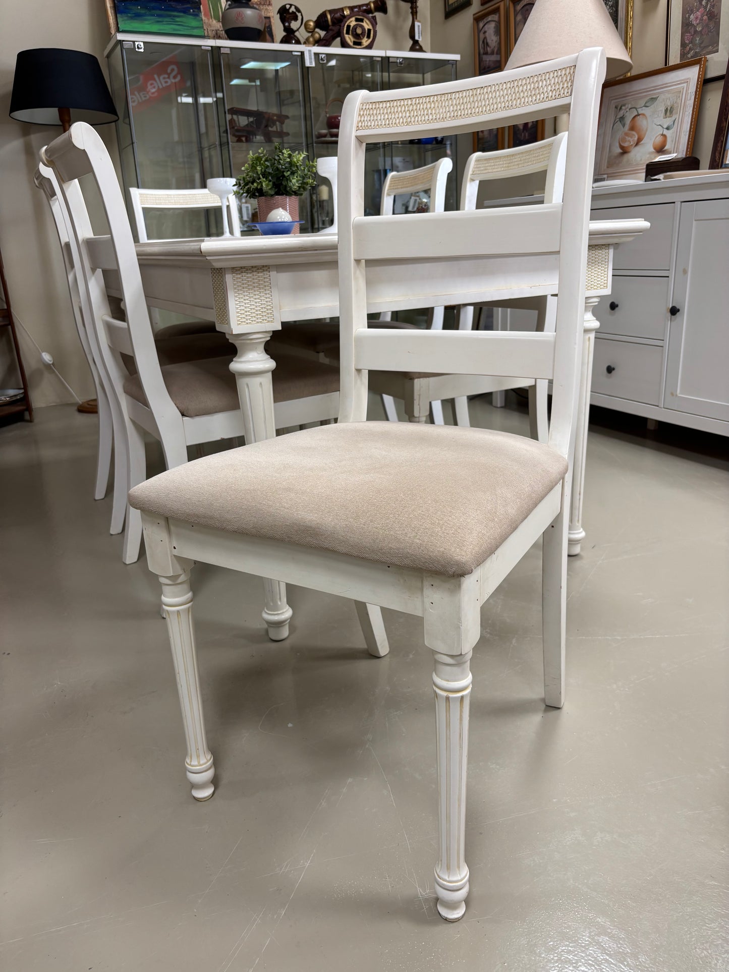 Table & Chairs