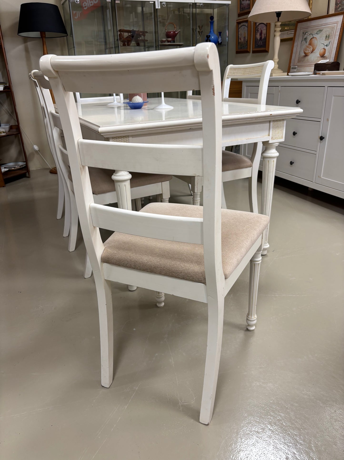 Table & Chairs