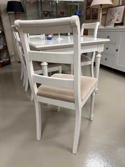 Table & Chairs