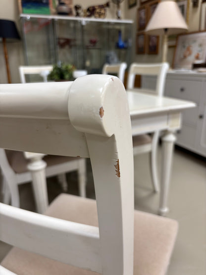 Table & Chairs