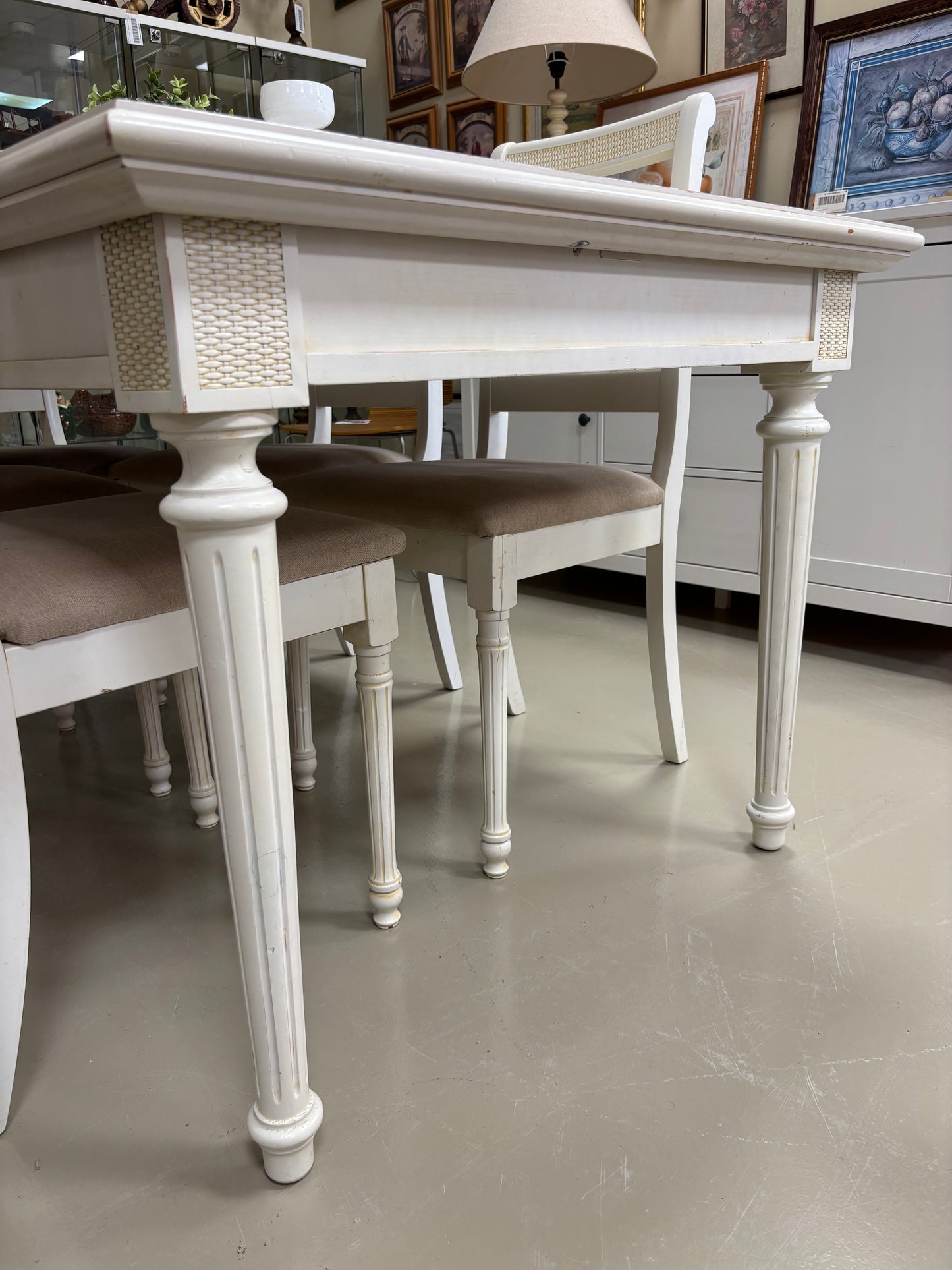 Table & Chairs