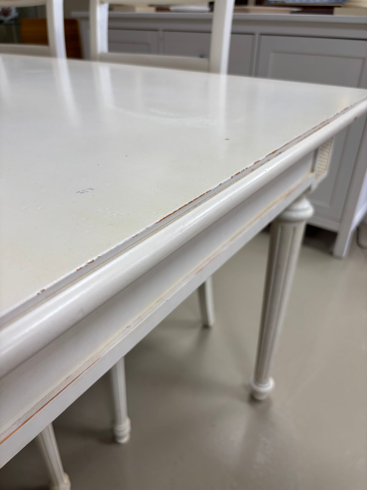 Table & Chairs