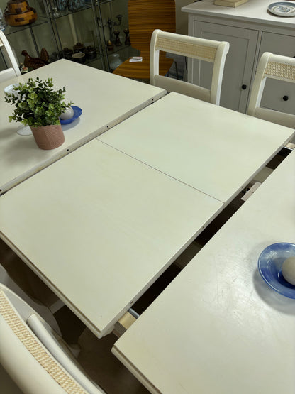 Table & Chairs