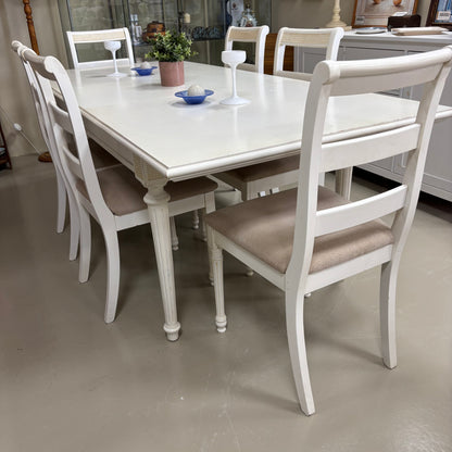 Table & Chairs