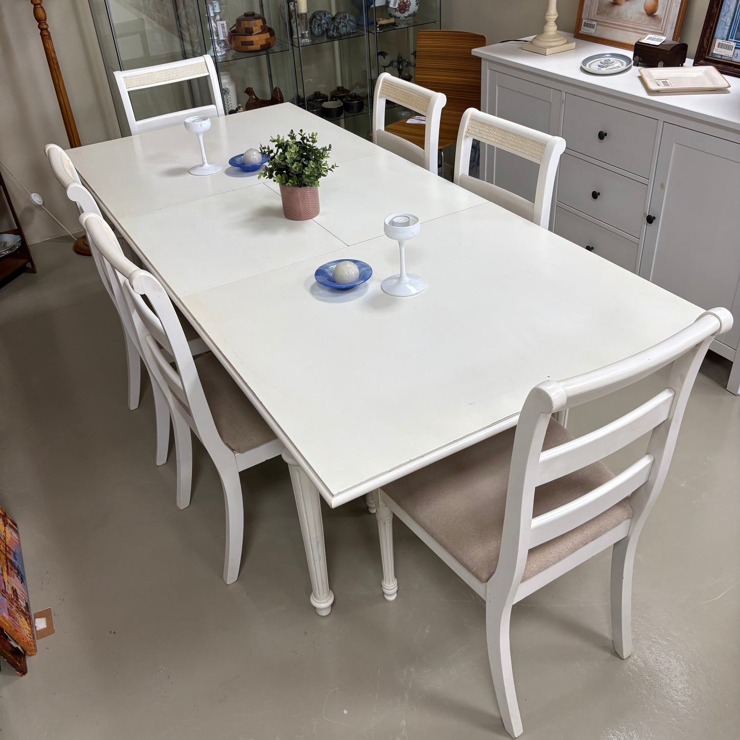Table & Chairs