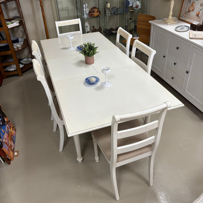Table & Chairs
