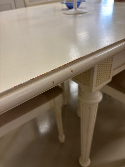 Table & Chairs
