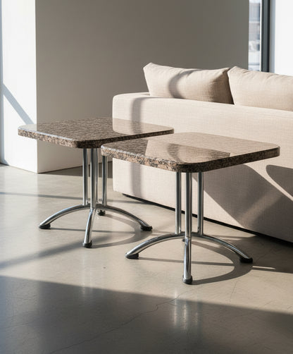 Par de mesas de apoio