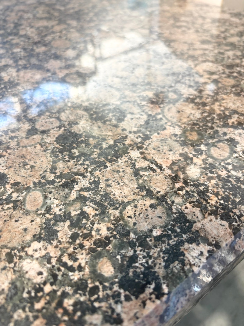 Par de mesas de apoio