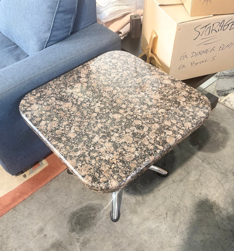 Par de mesas de apoio