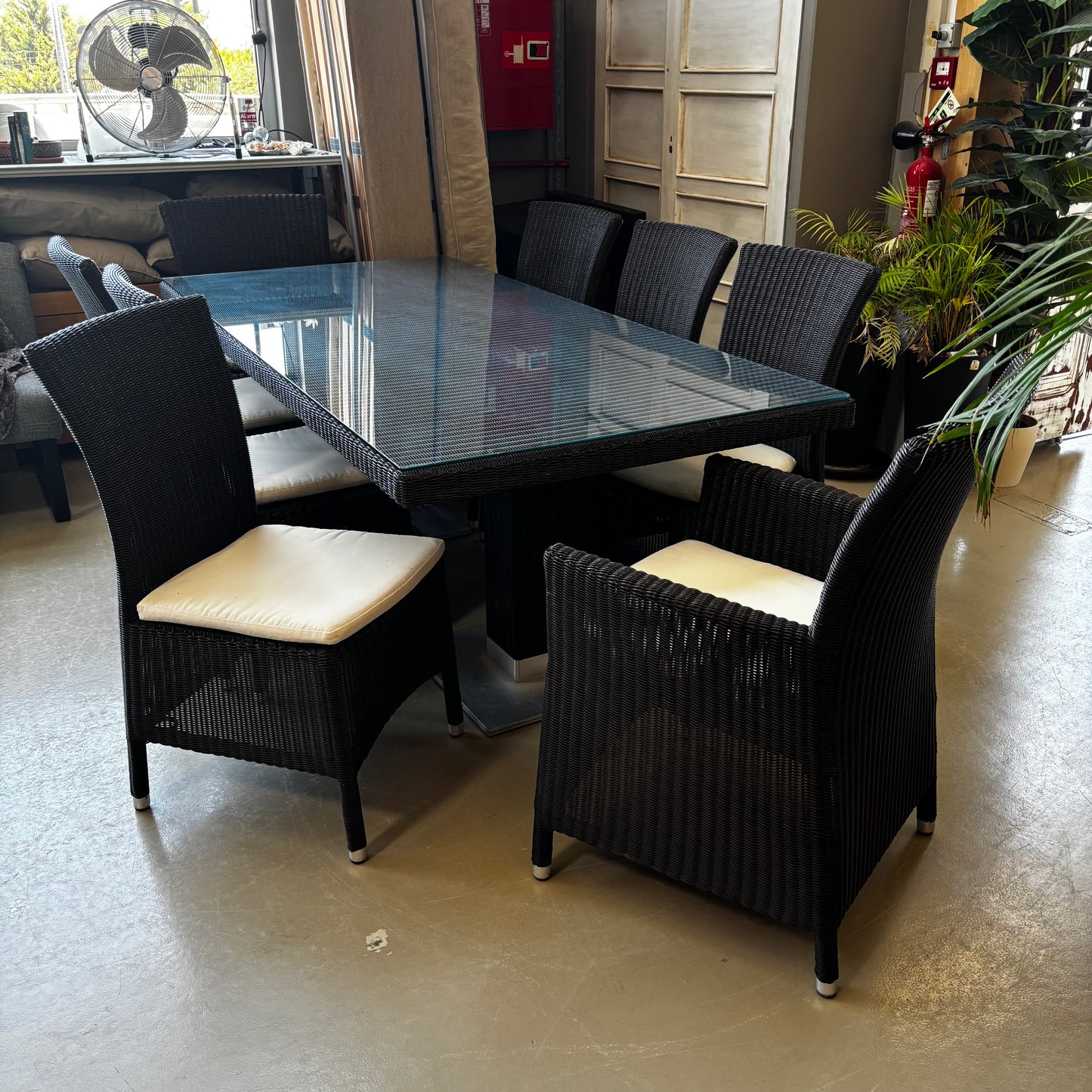 Table & Chairs