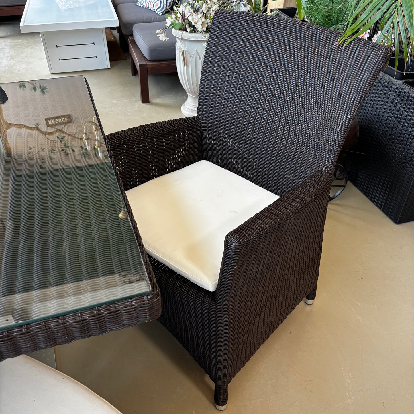 Table & Chairs