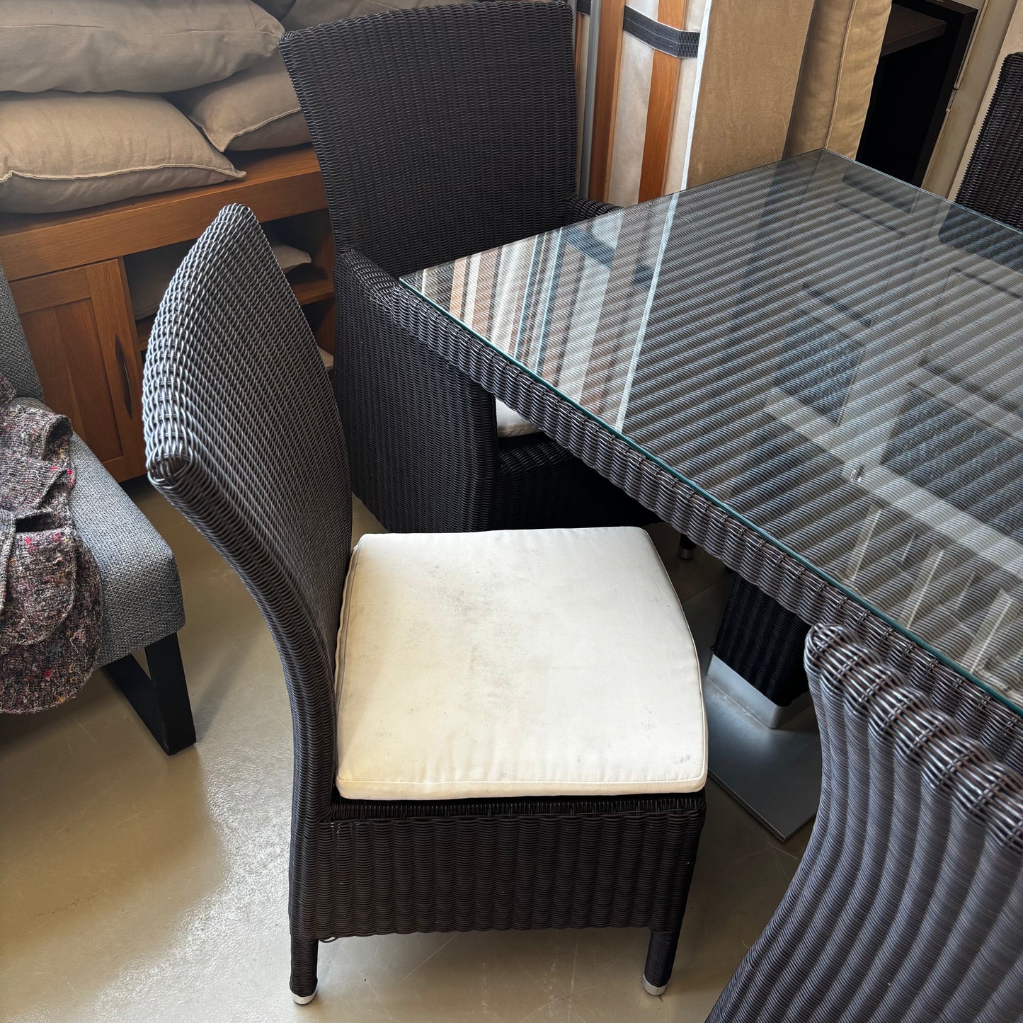 Table & Chairs