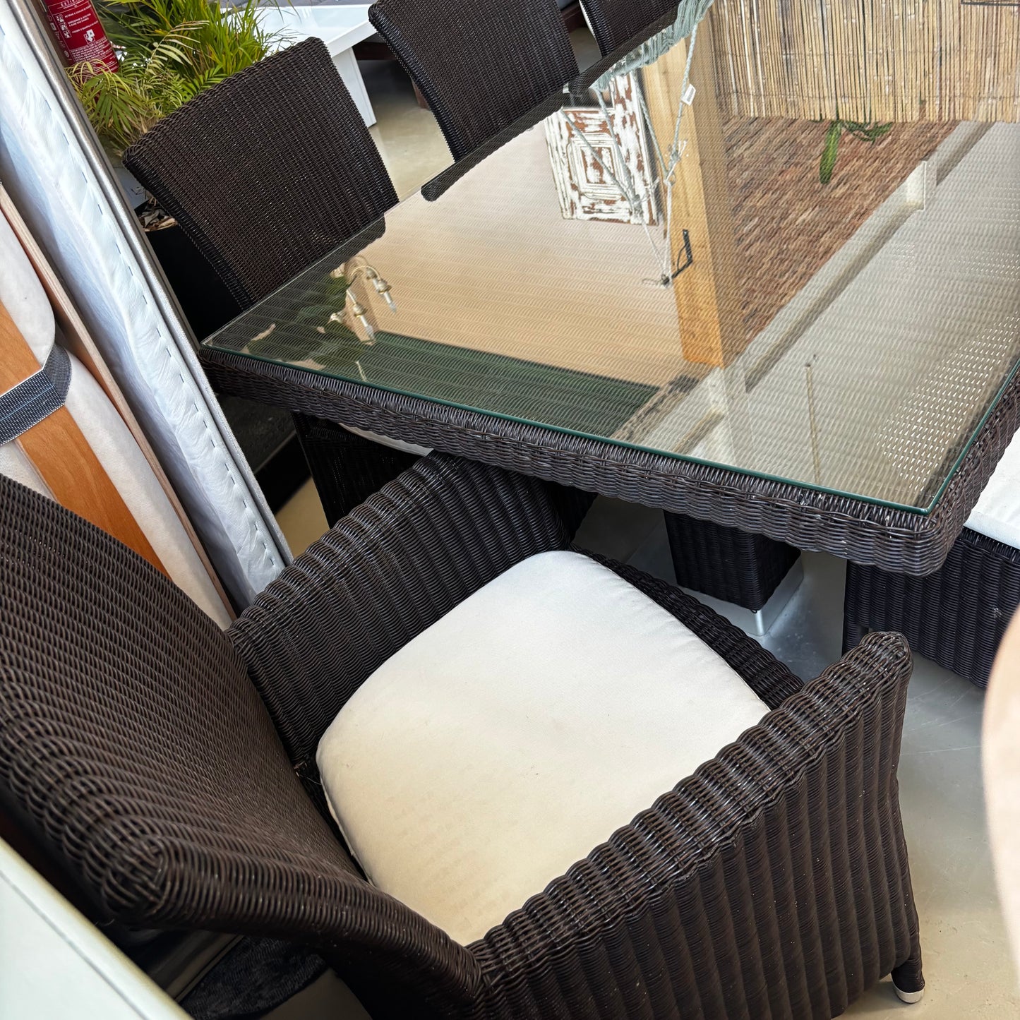 Table & Chairs