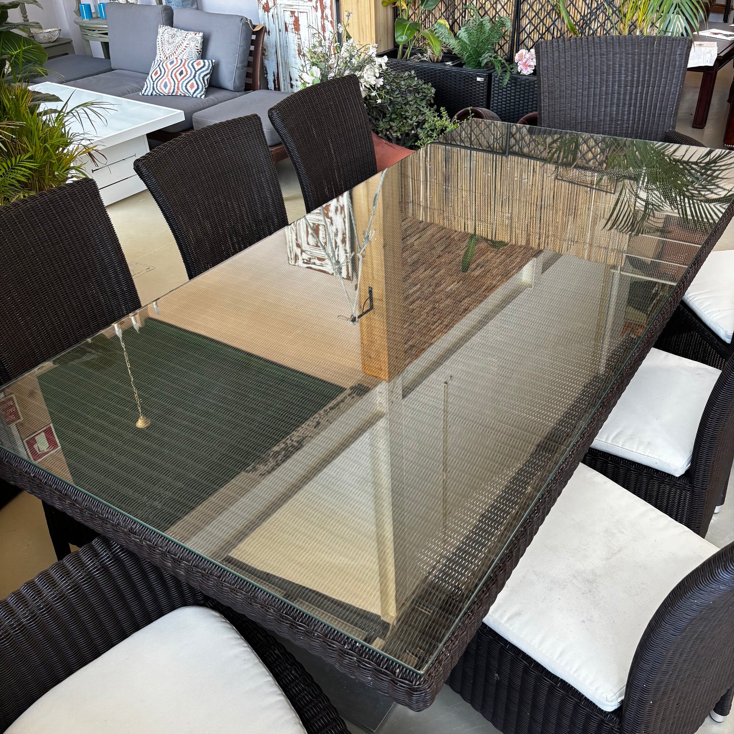 Table & Chairs