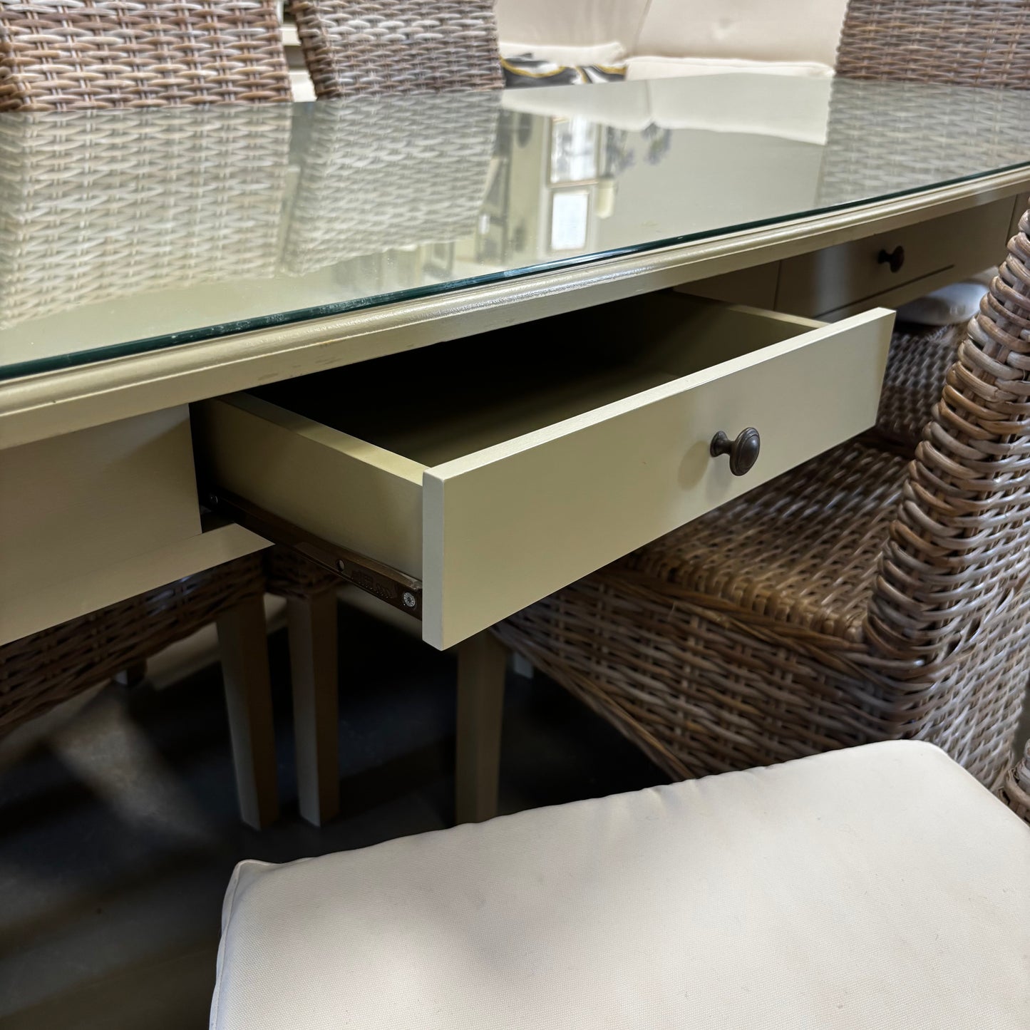 Table & Chairs