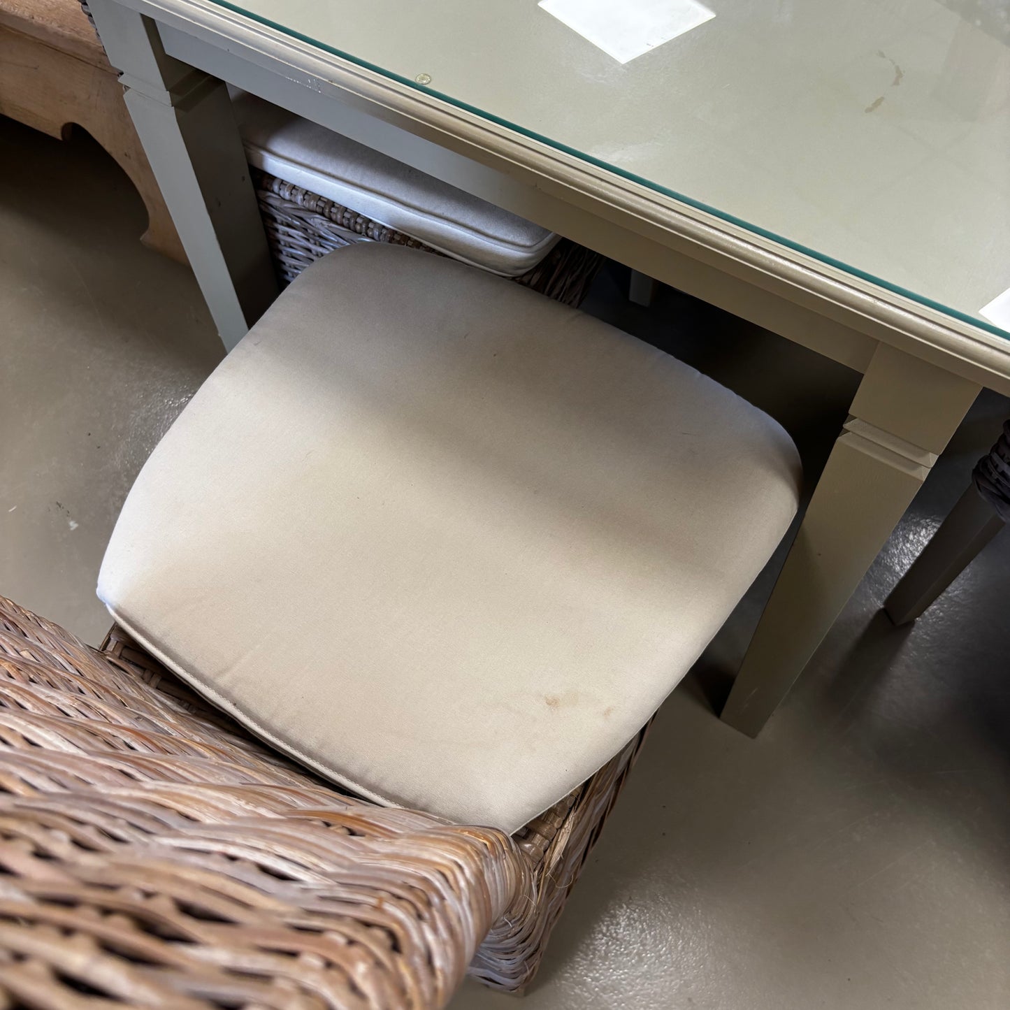 Table & Chairs