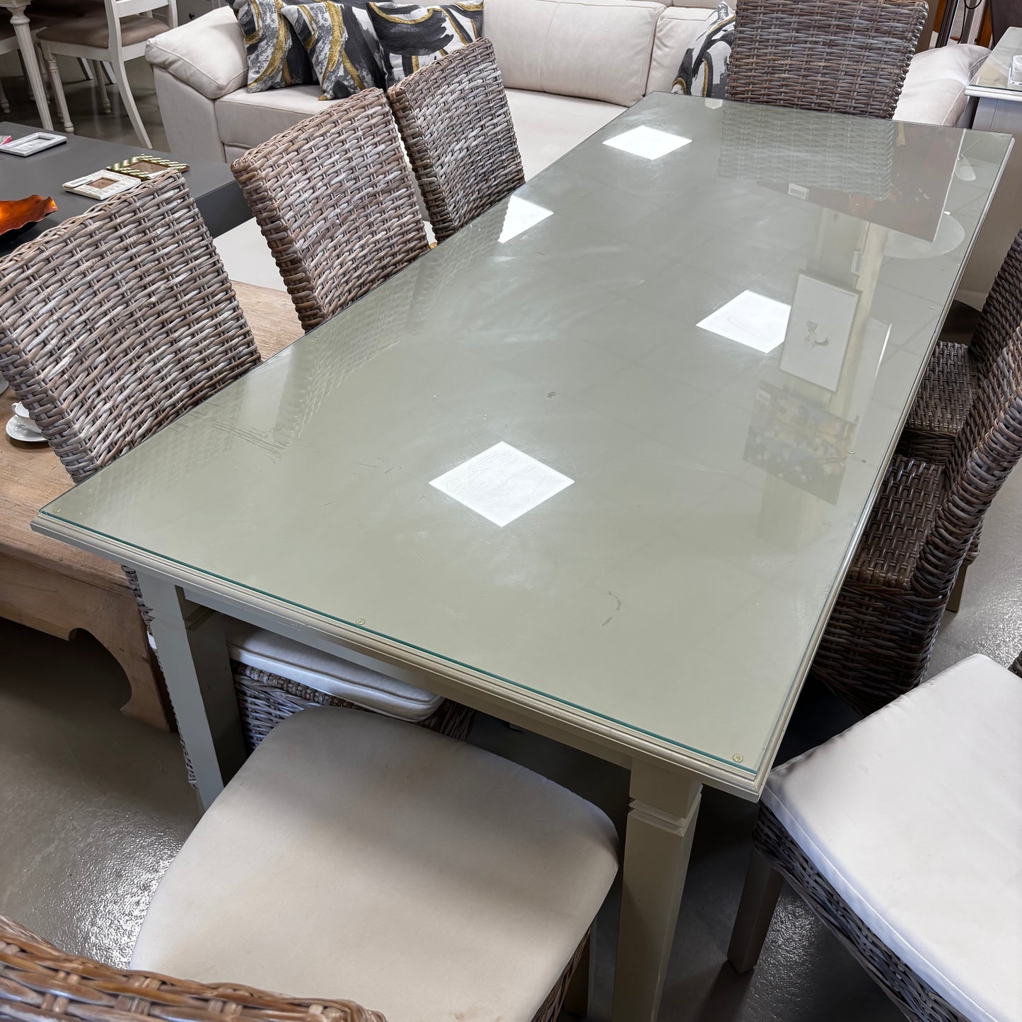 Table & Chairs
