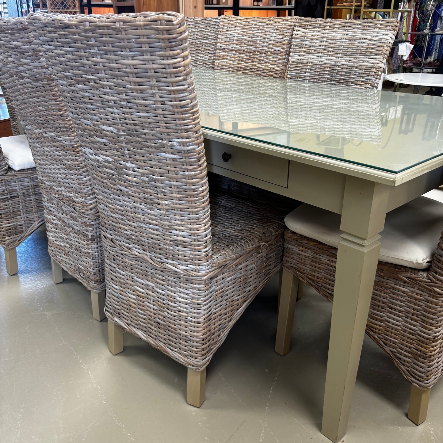 Table & Chairs