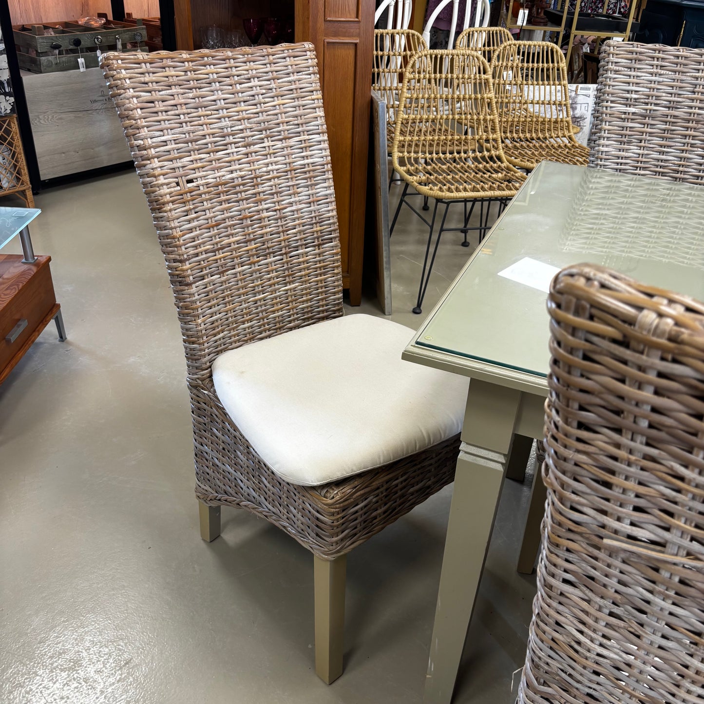 Table & Chairs