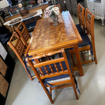 Table & Chairs
