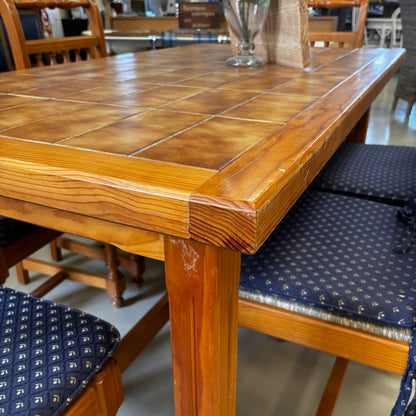 Table & Chairs