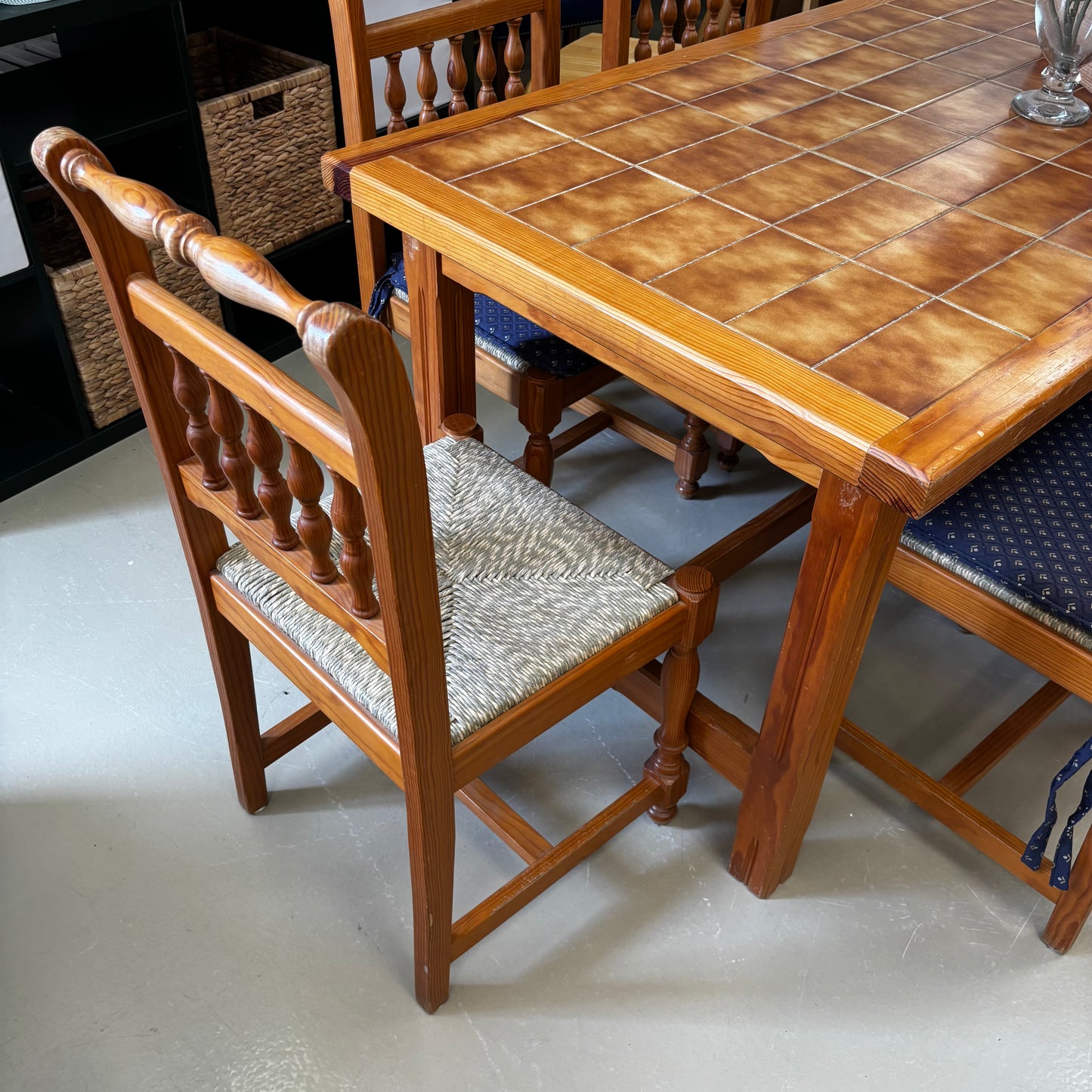 Table & Chairs